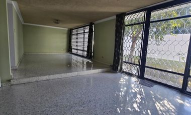 Amplia casa ideal para Oficina