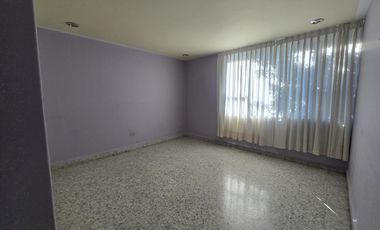 Amplia casa ideal para Oficina