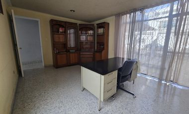 Amplia casa ideal para Oficina