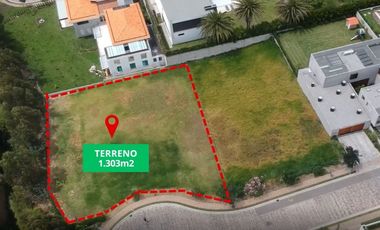 VENTA DE TERRENO EN CUMBAYÁ EN URBANIZCAIÓN DE LUJO