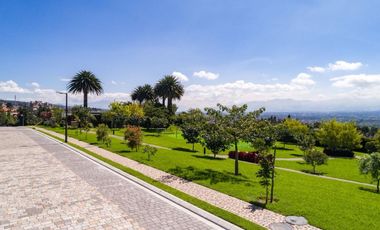 VENTA DE TERRENO EN CUMBAYÁ EN URBANIZCAIÓN DE LUJO