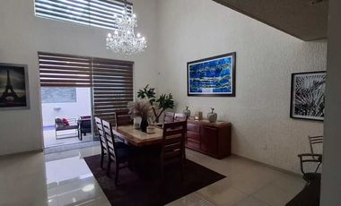 VENTA RESIDENCIA CON CARRIL DE NADO Y LUJOS RENOVADO EN CIUDAD DEL SOL