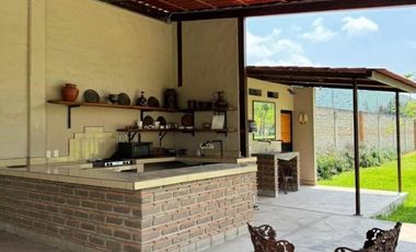 Terreno en Venta con Terraza y Huerta de Aguacates en Tlajomulco de Zuñiga, Jal