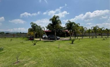 Terreno en Venta con Terraza y Huerta de Aguacates en Tlajomulco de Zuñiga, Jal
