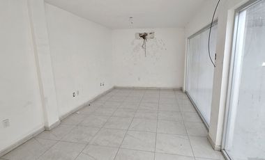 Venta de bodega comercial sobre av. Constituyentes en El Pueblito