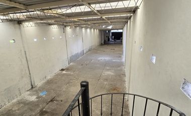 Venta de bodega comercial sobre av. Constituyentes en El Pueblito