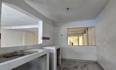 Venta de bodega comercial sobre av. Constituyentes en El Pueblito