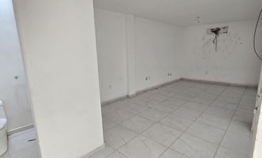 Venta de bodega comercial sobre av. Constituyentes en El Pueblito