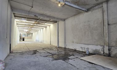 Venta de bodega comercial sobre av. Constituyentes en El Pueblito