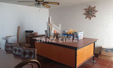 Las Fuentes: Amplia casa, con vocacion para oficina o negocio.