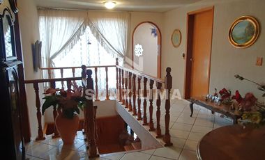 Las Fuentes: Amplia casa, con vocacion para oficina o negocio.
