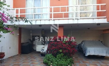 Las Fuentes: Amplia casa, con vocacion para oficina o negocio.