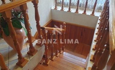 Las Fuentes: Amplia casa, con vocacion para oficina o negocio.