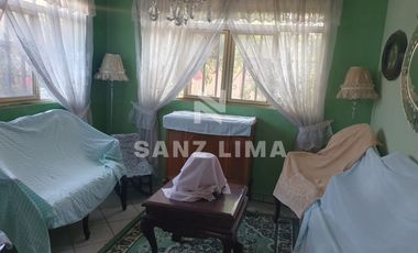 Las Fuentes: Amplia casa, con vocacion para oficina o negocio.