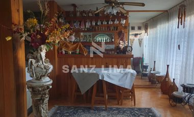 Las Fuentes: Amplia casa, con vocacion para oficina o negocio.