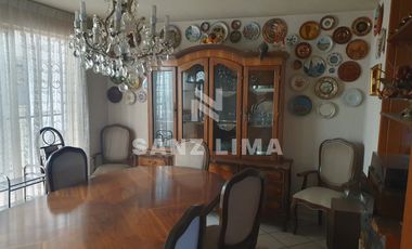 Las Fuentes: Amplia casa, con vocacion para oficina o negocio.