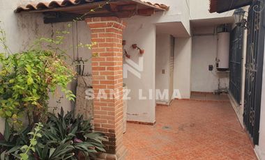 Las Fuentes: Amplia casa, con vocacion para oficina o negocio.