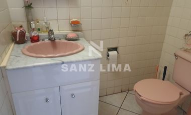 Las Fuentes: Amplia casa, con vocacion para oficina o negocio.