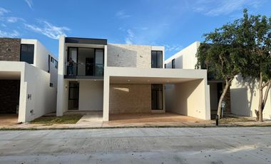 RESIDENCIAS NUEVAS EN VENTA Y RENTA AL NORTE DE MÉRIDA CERCA DE PLAZA LA ISLA
