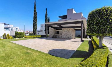 Casa en Venta, Balcones de San Mateo con jardín propio