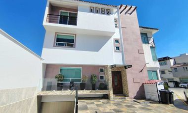 Casa en Venta, Balcones de San Mateo con jardín propio