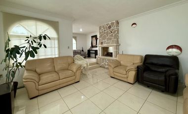 Zona Panorámica, cerca Club Bugambilias, 474 M2 terreno, 334 M2 construcción, 4 recámaras, 5 autos