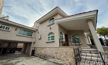 Zona Panorámica, cerca Club Bugambilias, 474 M2 terreno, 334 M2 construcción, 4 recámaras, 5 autos