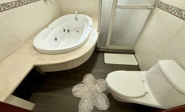 Zona Panorámica, cerca Club Bugambilias, 474 M2 terreno, 334 M2 construcción, 4 recámaras, 5 autos