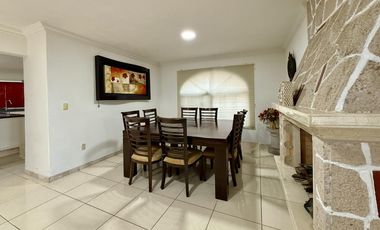 Zona Panorámica, cerca Club Bugambilias, 474 M2 terreno, 334 M2 construcción, 4 recámaras, 5 autos