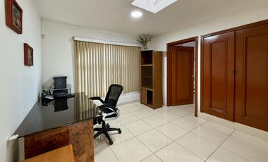 Zona Panorámica, cerca Club Bugambilias, 474 M2 terreno, 334 M2 construcción, 4 recámaras, 5 autos