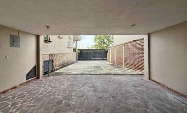 Zona Panorámica, cerca Club Bugambilias, 474 M2 terreno, 334 M2 construcción, 4 recámaras, 5 autos