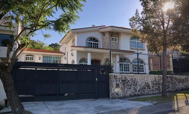 Zona Panorámica, cerca Club Bugambilias, 474 M2 terreno, 334 M2 construcción, 4 recámaras, 5 autos