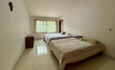 Zona Panorámica, cerca Club Bugambilias, 474 M2 terreno, 334 M2 construcción, 4 recámaras, 5 autos