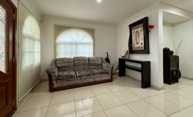 Zona Panorámica, cerca Club Bugambilias, 474 M2 terreno, 334 M2 construcción, 4 recámaras, 5 autos