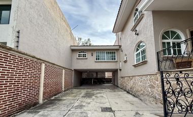 Zona Panorámica, cerca Club Bugambilias, 474 M2 terreno, 334 M2 construcción, 4 recámaras, 5 autos