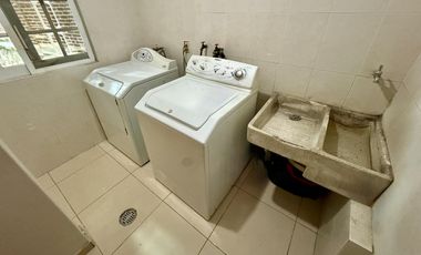 Zona Panorámica, cerca Club Bugambilias, 474 M2 terreno, 334 M2 construcción, 4 recámaras, 5 autos