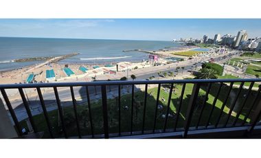 Departamento 4 amb con vista plena al mar y cochera.