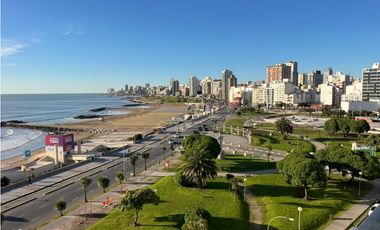 Departamento 4 amb con vista plena al mar y cochera.