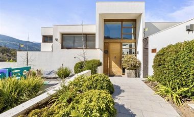 Casa en Arriendo en Condominio Los Bravos