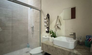 Casa para remodelar en Paseo del Parque, Tres Marías, Morelia