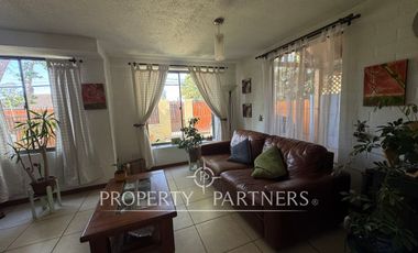 Arriendo Acogedora Casa de 2 Pisos en Peñaflor – Sector de Alta Plusvalía.