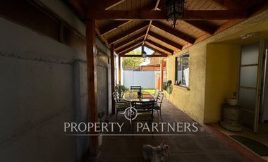 Arriendo Acogedora Casa de 2 Pisos en Peñaflor – Sector de Alta Plusvalía.