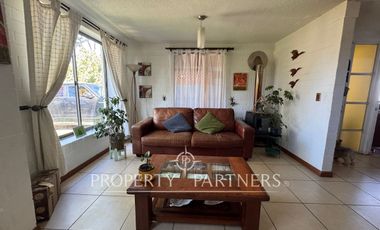 Arriendo Acogedora Casa de 2 Pisos en Peñaflor – Sector de Alta Plusvalía.