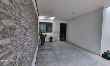 Casa en venta, frente a parque las Americas II, Merida, 3 recamaras, 2 baños, recamara en PB.