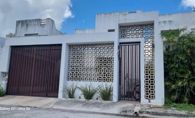 Casa en venta, frente a parque las Americas II, Merida, 3 recamaras, 2 baños, recamara en PB.