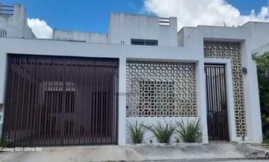 Casa en venta, frente a parque las Americas II, Merida, 3 recamaras, 2 baños, recamara en PB.