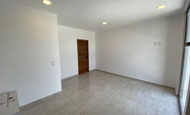 En venta casa con acabados de lujo a 10 min. de Galerías Metepec