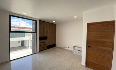 En venta casa con acabados de lujo a 10 min. de Galerías Metepec