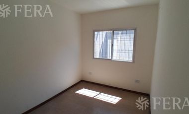 Alquiler PH 3 ambientes con patio en Wilde