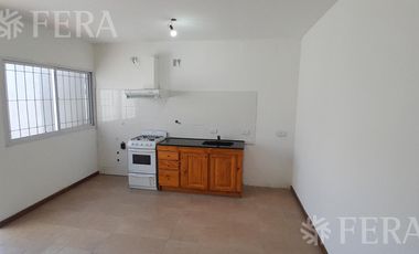 Alquiler PH 3 ambientes con patio en Wilde